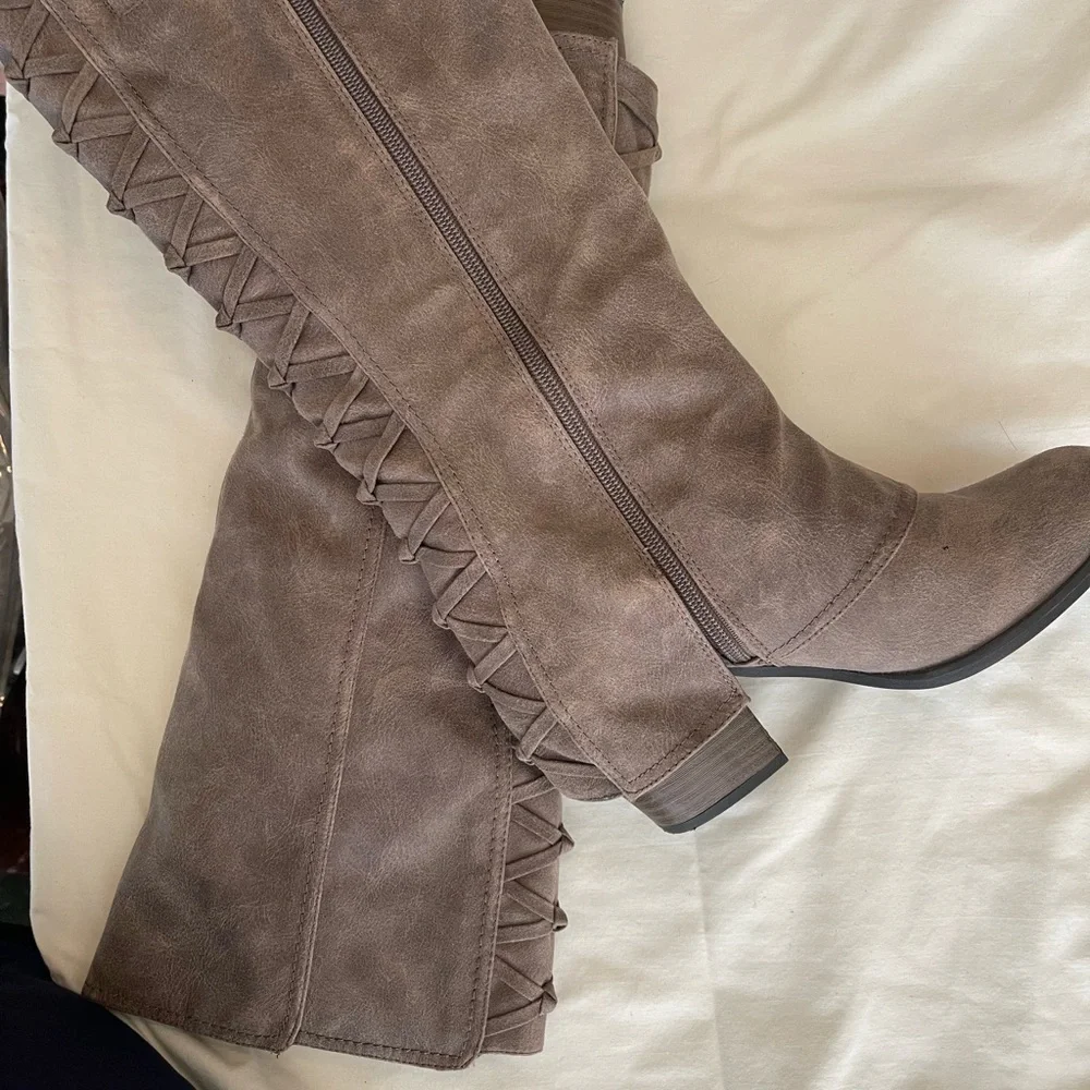 Boots - Picture 1 of 5